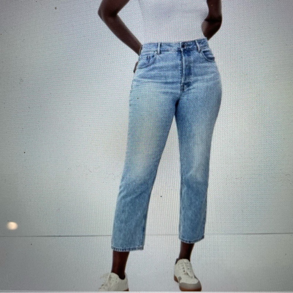 Everlane Light Wash Denim The Curvy 90's Cheeky Straight Jeans 28R